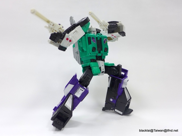 Generations Titans Return Sixshot   In Hand Photos Of Wave 3 Leader Class Figure  (30 of 89)